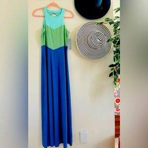 It’s a very sexy long blue/greenmaxi dress.Great for wedding guest,summer,vacay